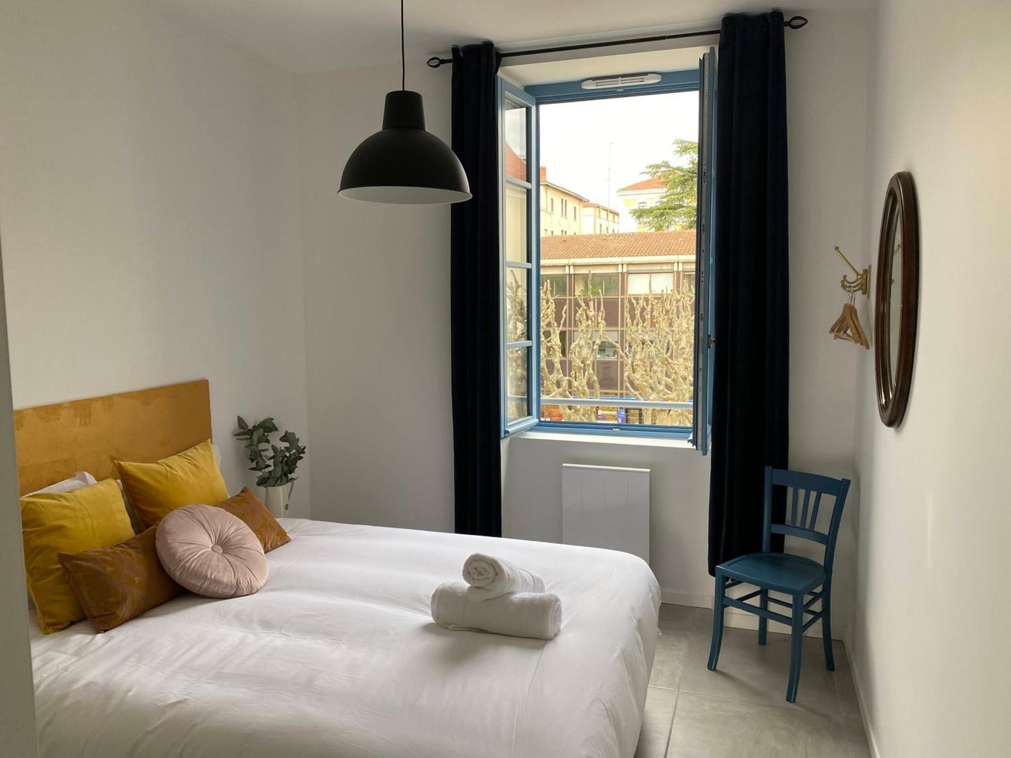 Romans-sur-Isère Le Jules Appart'Hotel מראה חיצוני תמונה