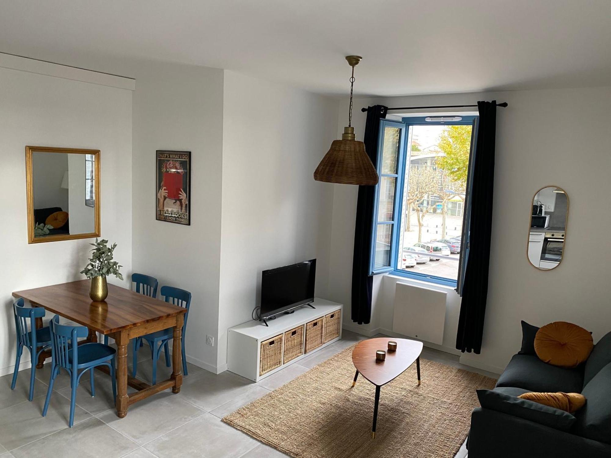 Romans-sur-Isère Le Jules Appart'Hotel מראה חיצוני תמונה