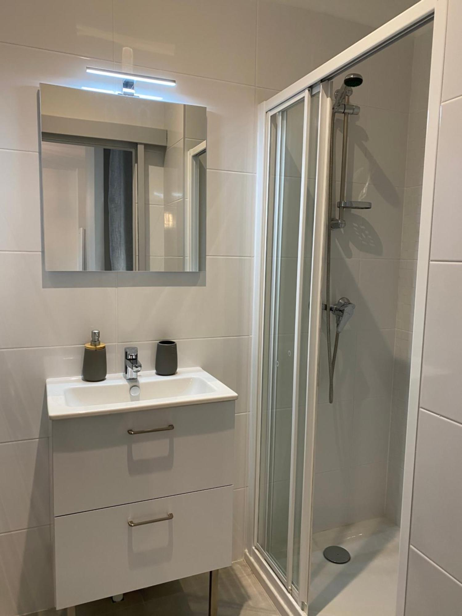 Romans-sur-Isère Le Jules Appart'Hotel מראה חיצוני תמונה